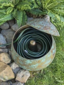 Acorn Hose Pot 11 Acorn Hose Pot -Gardeners 3 4 crop 8613361 01V