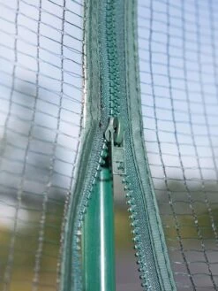 Pest-Free Garden -Gardeners 8594283 0195 tif