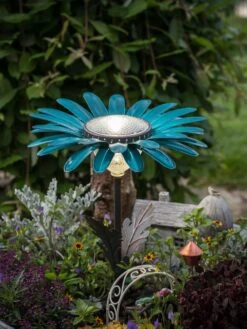Desert Steel Daisy Solar Light 8 Desert Steel Daisy Solar Light -Gardeners 8599556 07V tif