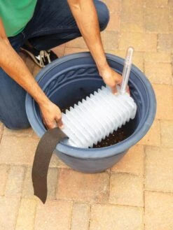 Adjustable Self-Watering Insert For Pots And Planters -Gardeners 8610250 0006 tif