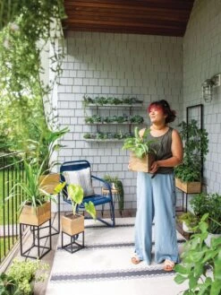 Tartu Elevated Square Planters -Gardeners 8611005 016