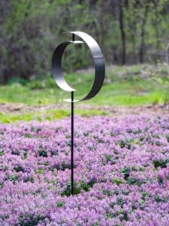 Corten Circle Garden Sculpture -Gardeners 8611061 0617 tif